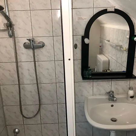 בית הארחה Gaestezimmer Siminciuc אאכן